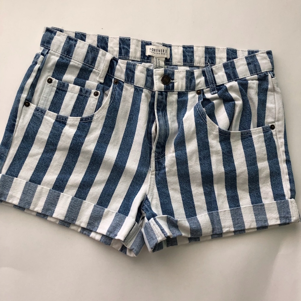 FOREVER 21 Vertical Stripe High Rise Premium Denim Shorts Size 31